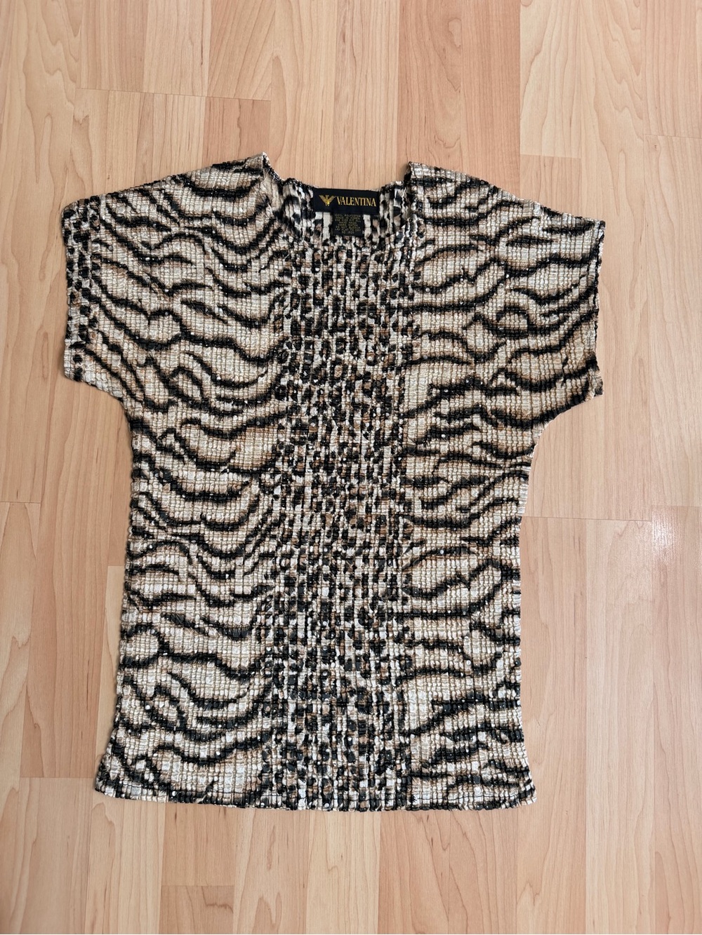 Valentina Short-Sleeve Animal Print Crinkle Top in Black and Cream